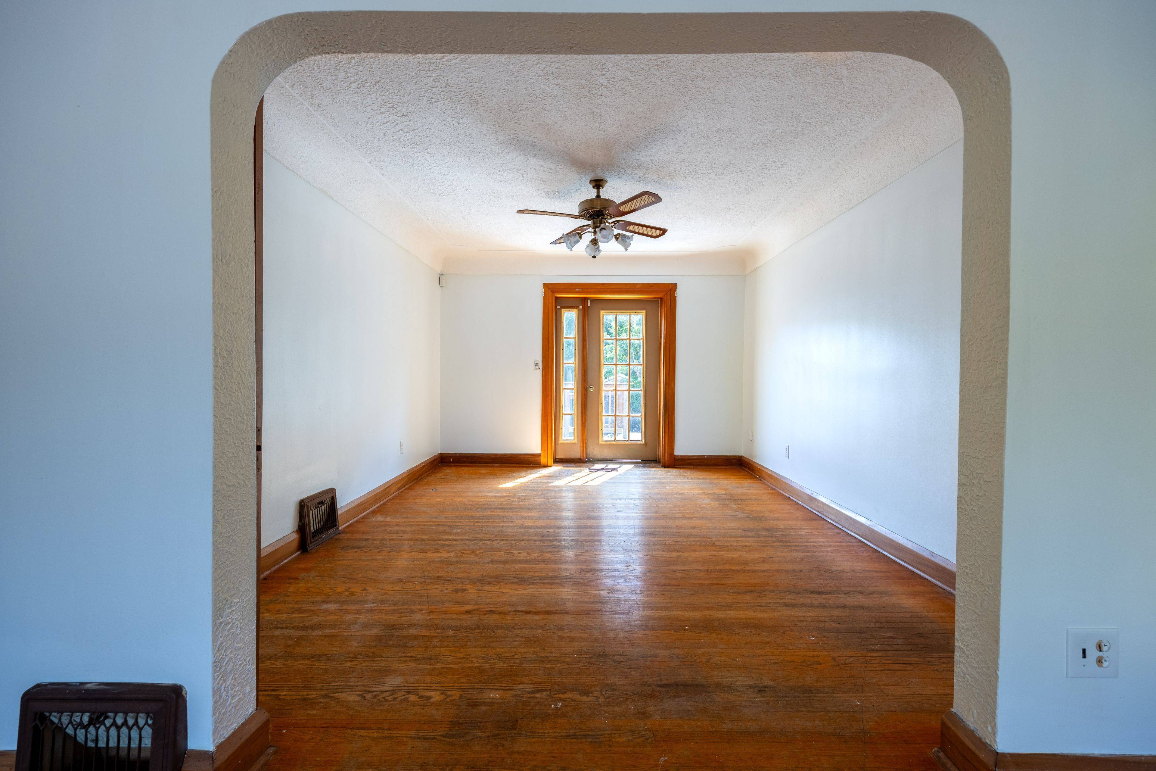 Hamilton, ON L8K 1T9,1650 King ST E