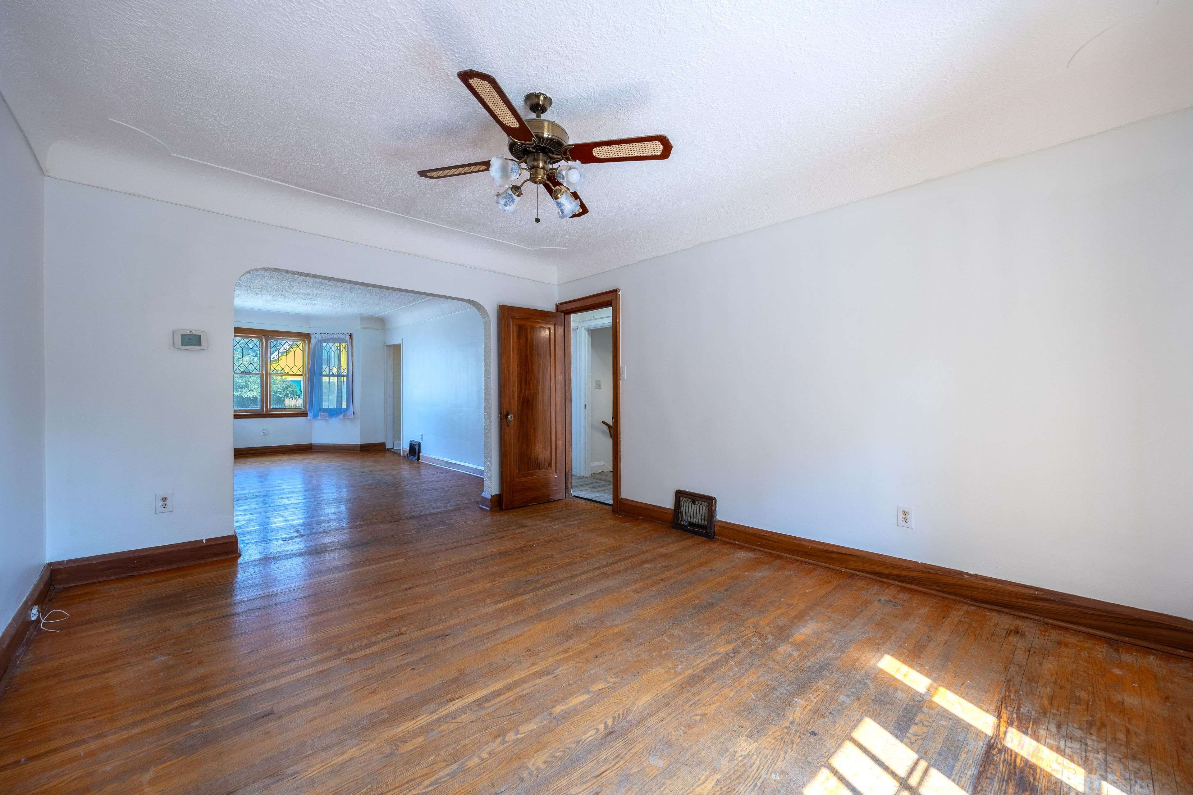 Hamilton, ON L8K 1T9,1650 King ST E