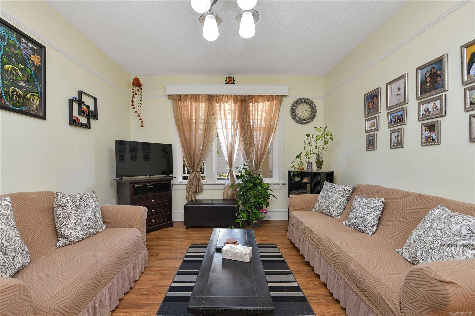 Saanich, BC V8Z 3R4,3230 Eldon Pl