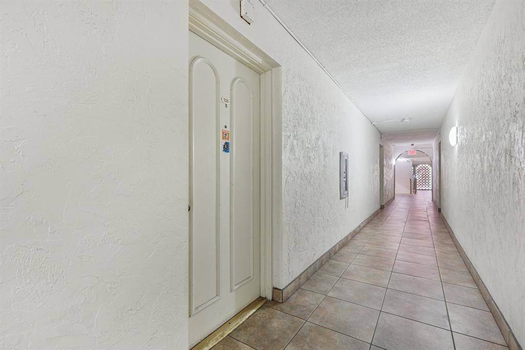 Pompano Beach, FL 33060,251 S Cypress Rd #120