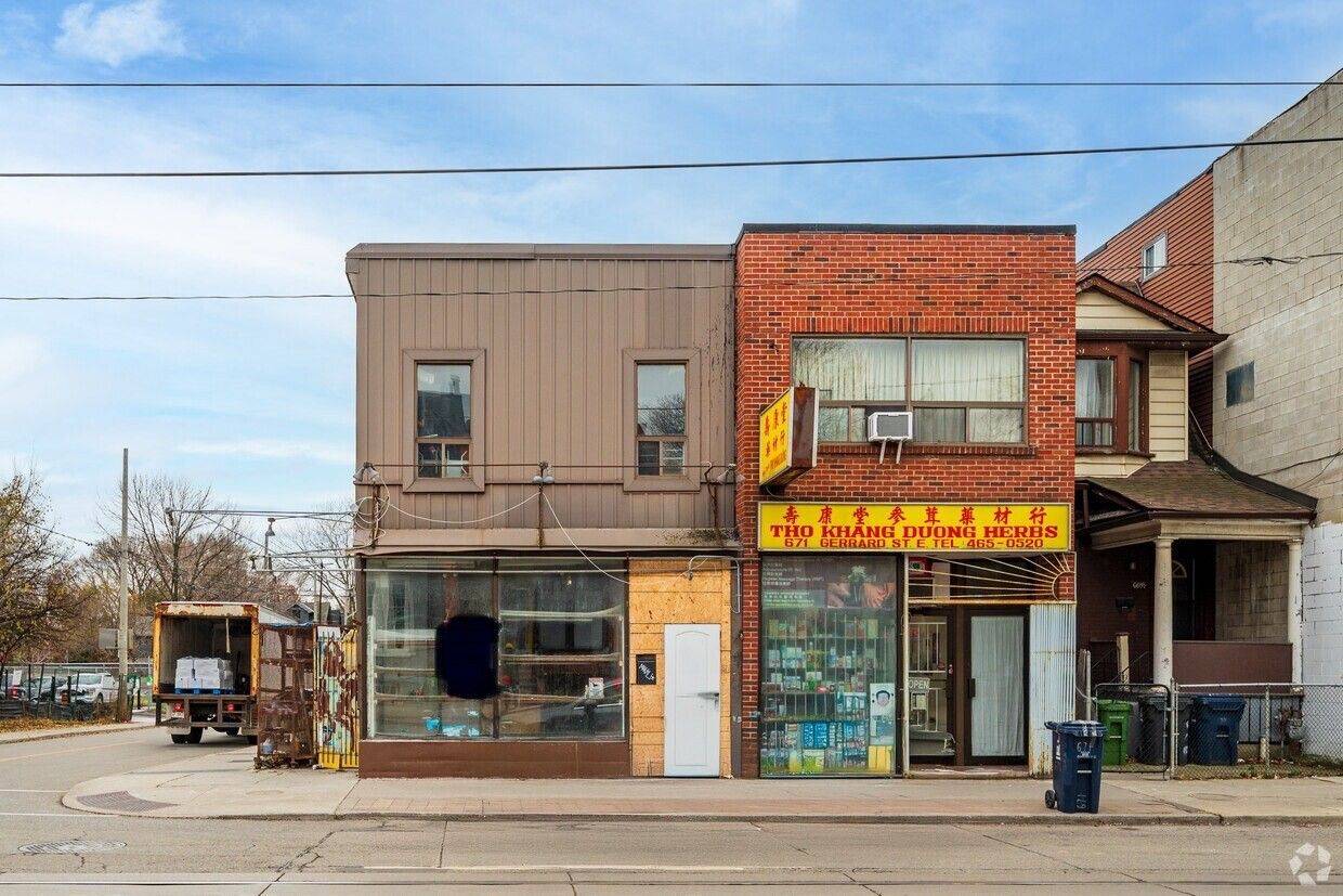 Toronto E01, ON M4M 1Y2,673 Gerrard ST E