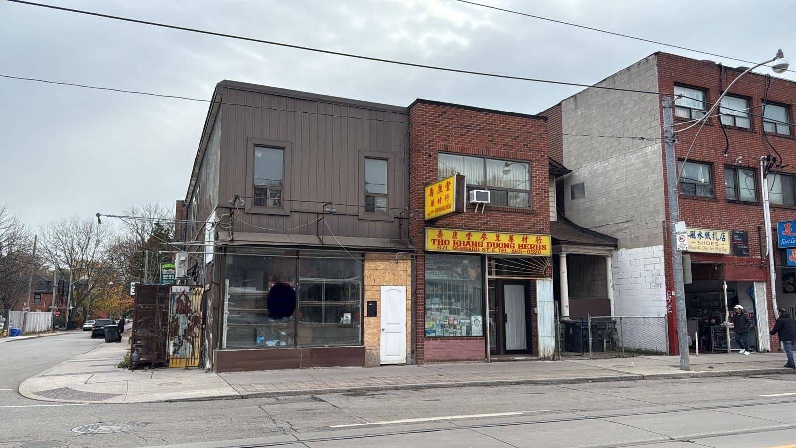 Toronto E01, ON M4M 1Y2,673 Gerrard ST E