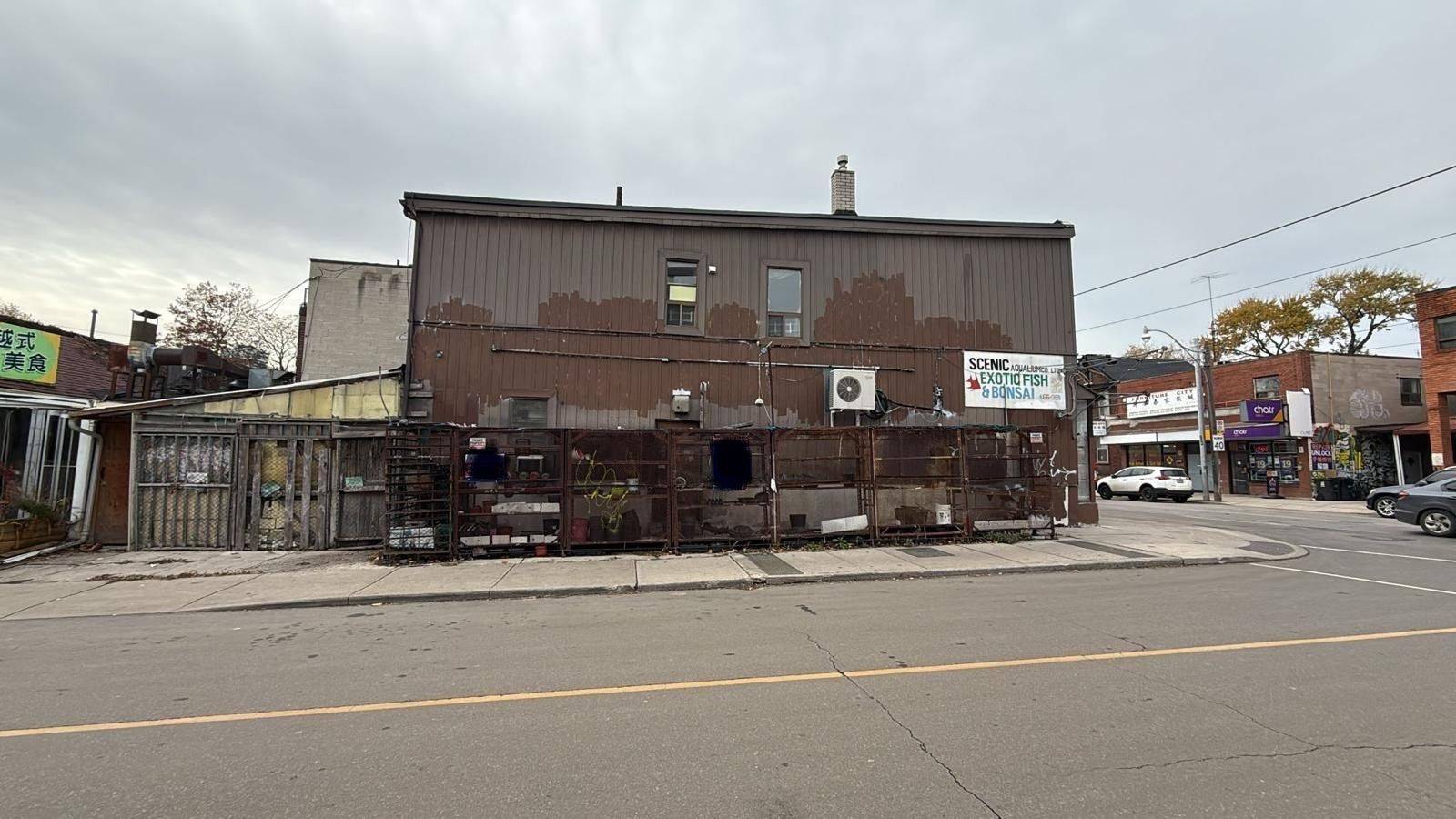 Toronto E01, ON M4M 1Y2,673 Gerrard ST E