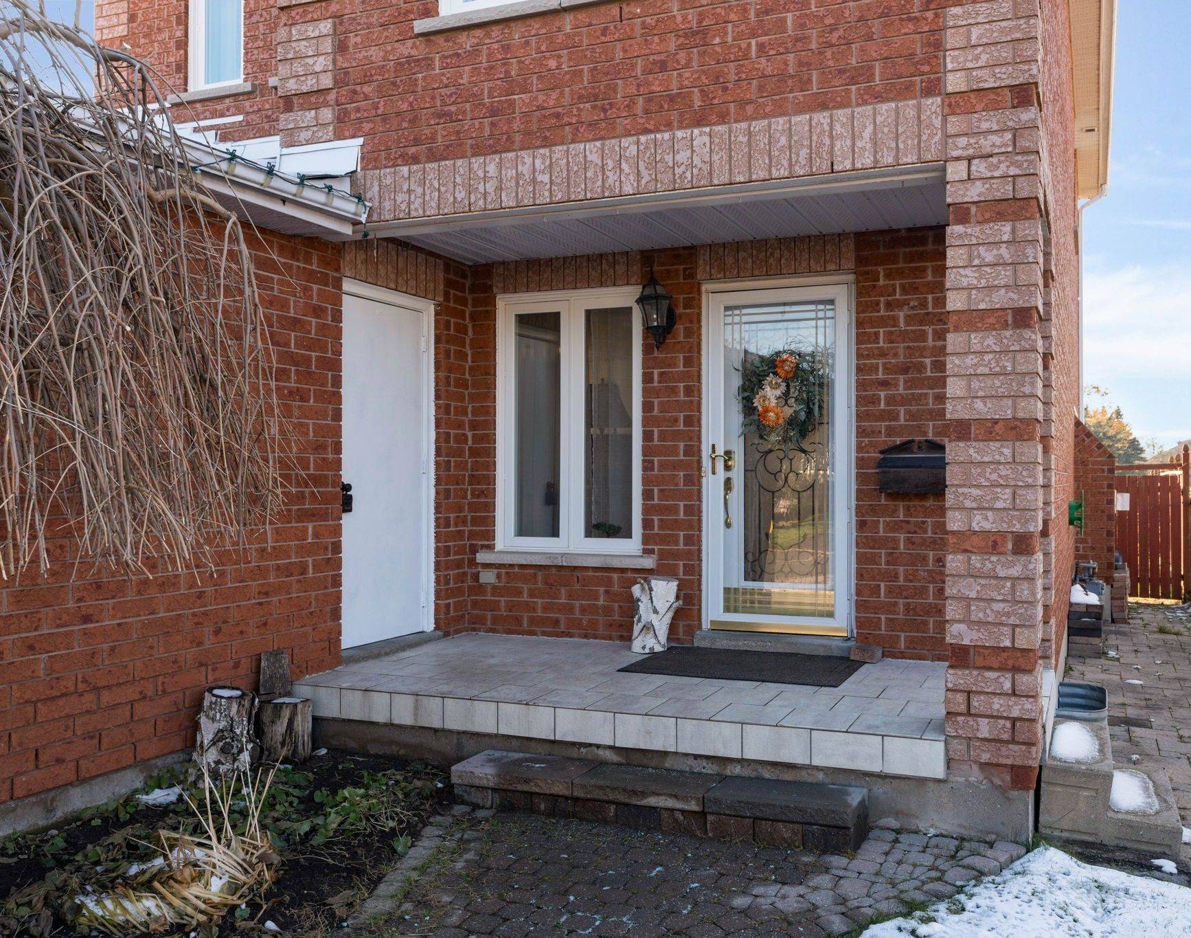 Barrie, ON L4N 7Z2,76 Hodgson DR