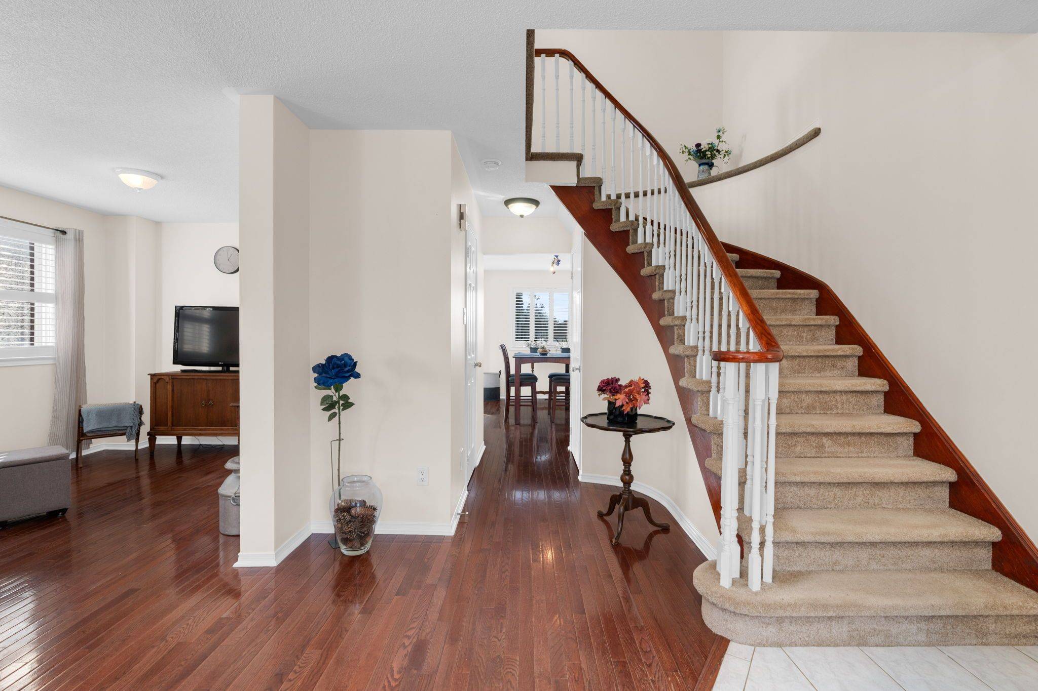 Barrie, ON L4N 7Z2,76 Hodgson DR