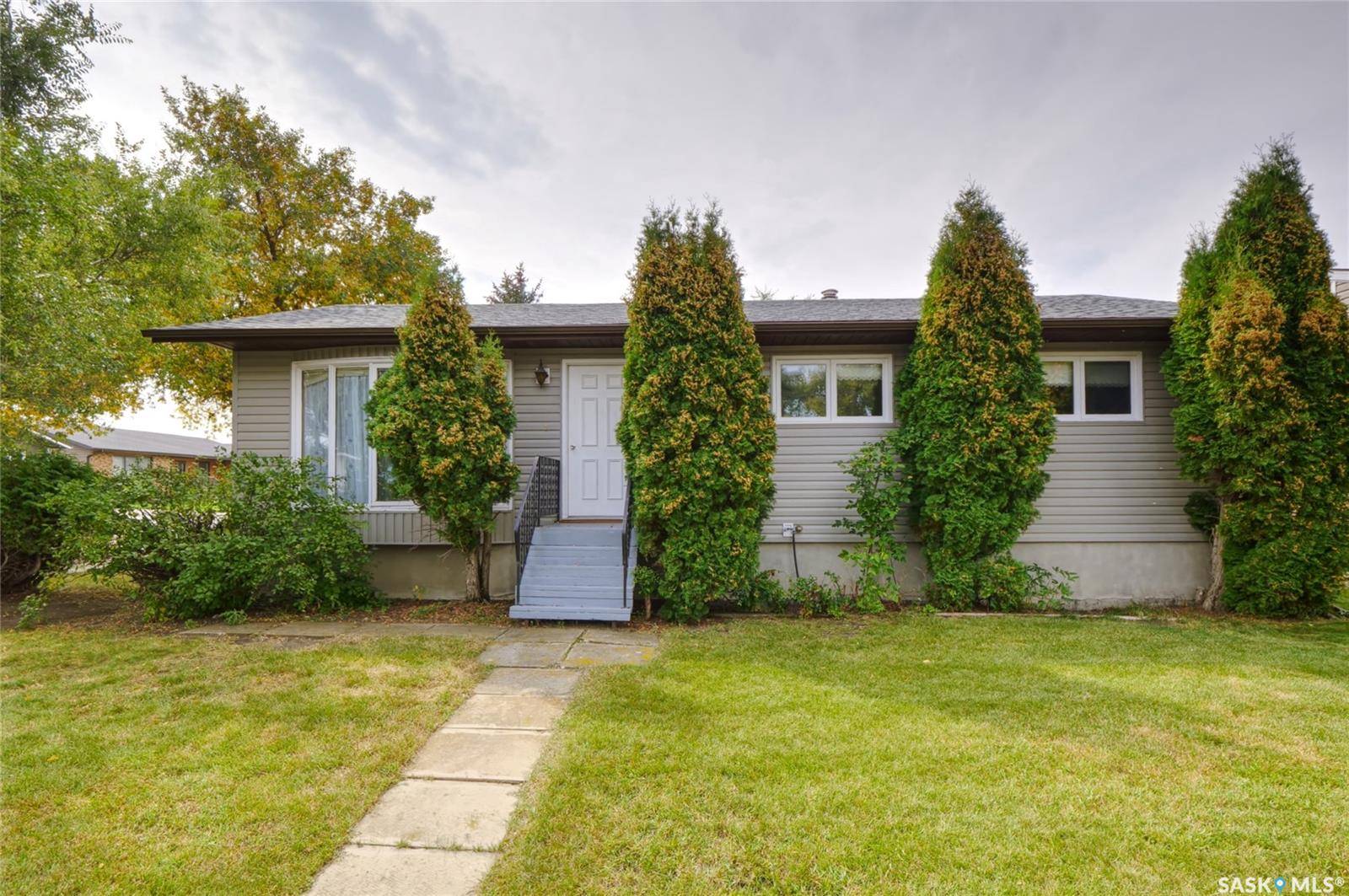 Assiniboia, SK S0H 0B0,1008 Parklane DRIVE