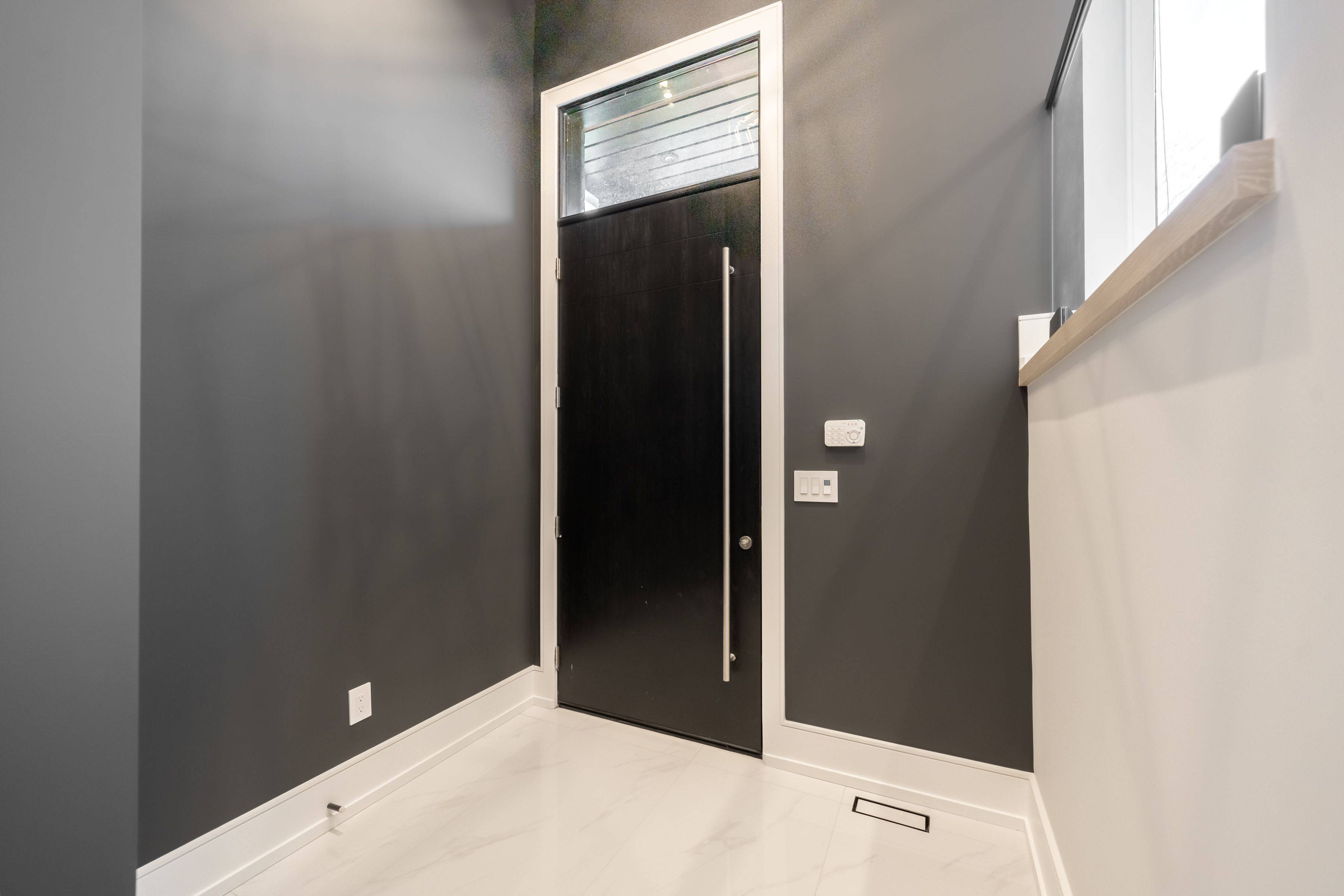 Toronto W06, ON M8W 4J4,214 Aldercrest RD