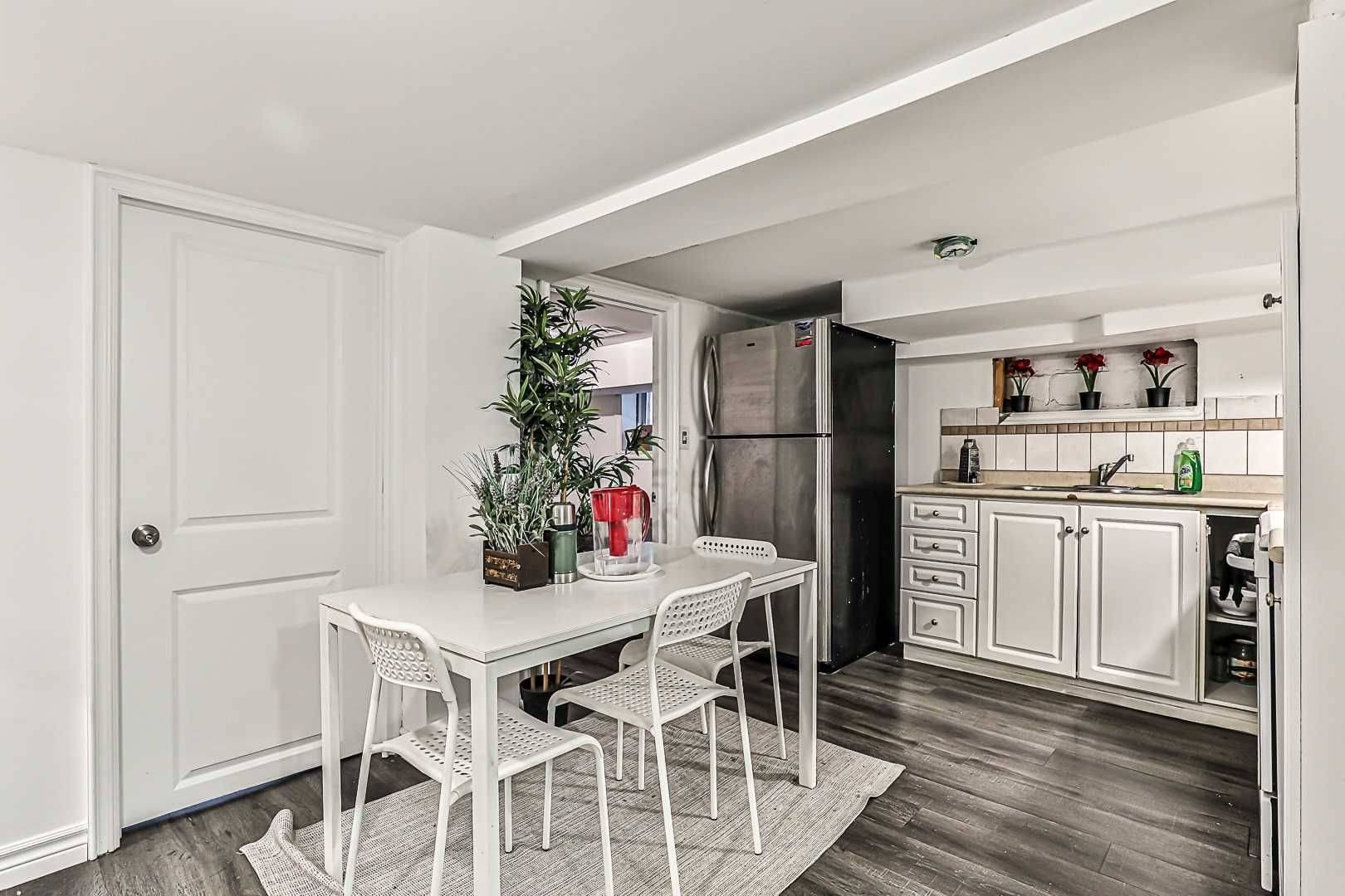 Toronto W06, ON M8W 1R6,75 Fairfield AVE #Lower