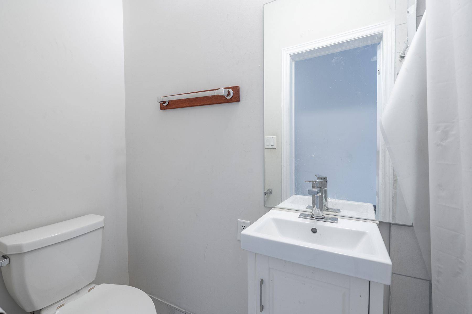 Hamilton, ON L8E 0K8,51 Starfire CRES