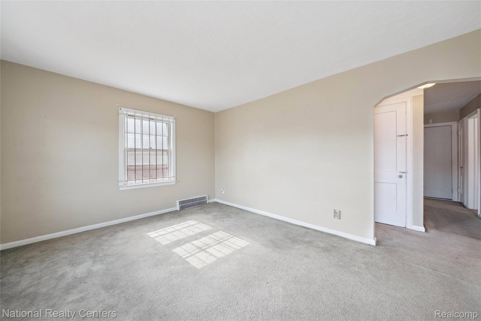 Detroit, MI 48221,20111 Roselawn ST