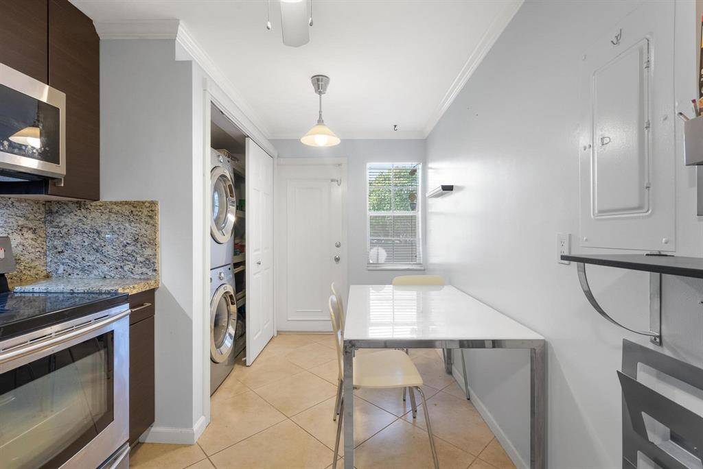 Pompano Beach, FL 33069,3001 S Palm Aire Dr #206