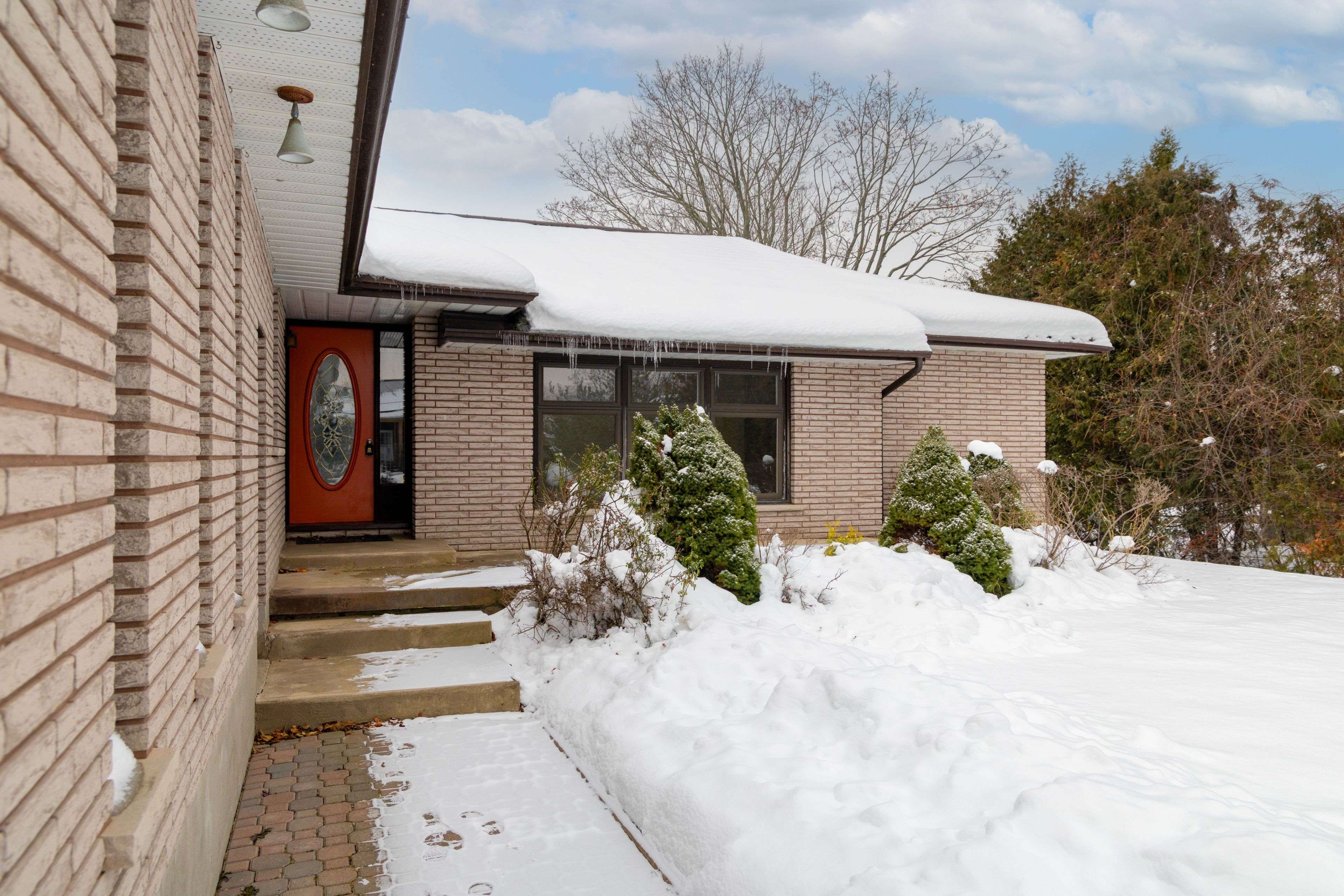 Georgina, ON L0E 1S0,26 Joel AVE