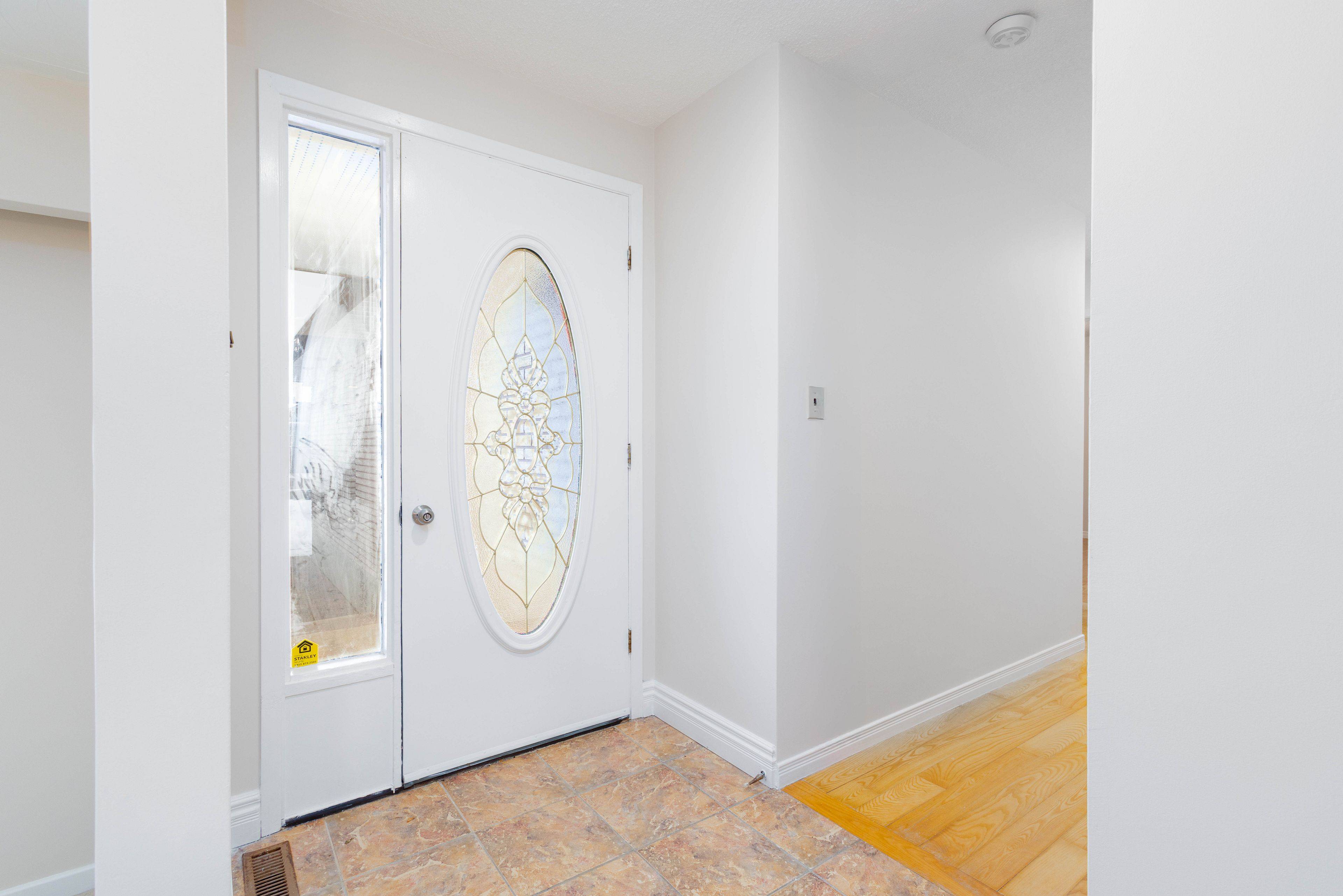 Georgina, ON L0E 1S0,26 Joel AVE