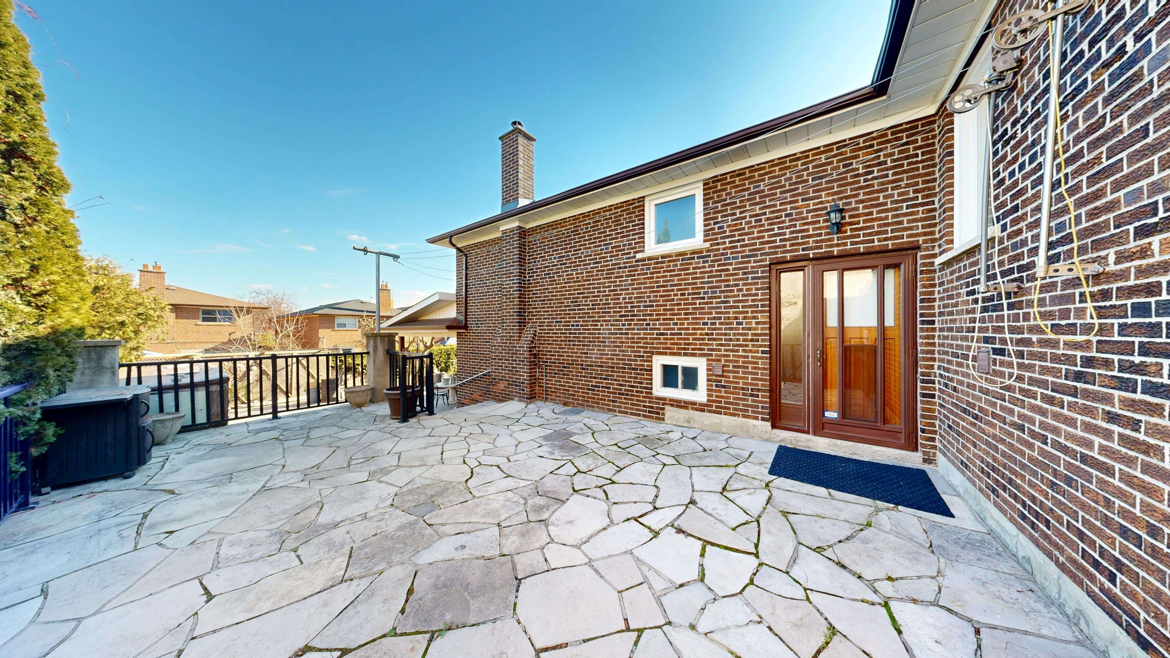 Toronto W05, ON M9L 2L9,87 Aviemore DR