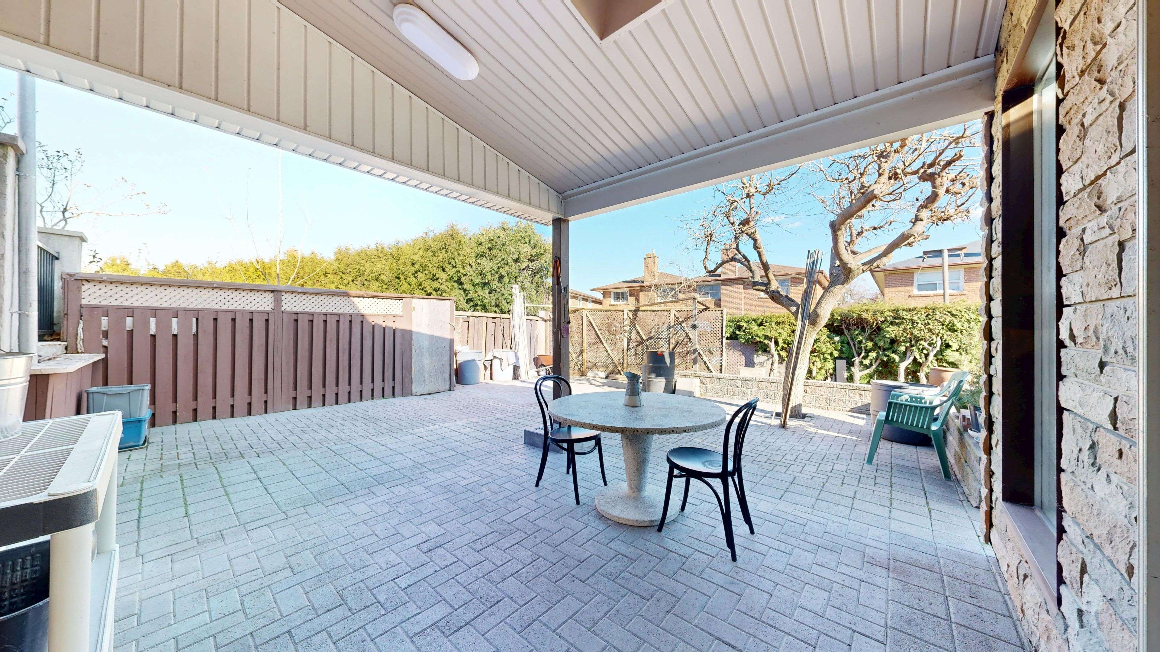 Toronto W05, ON M9L 2L9,87 Aviemore DR