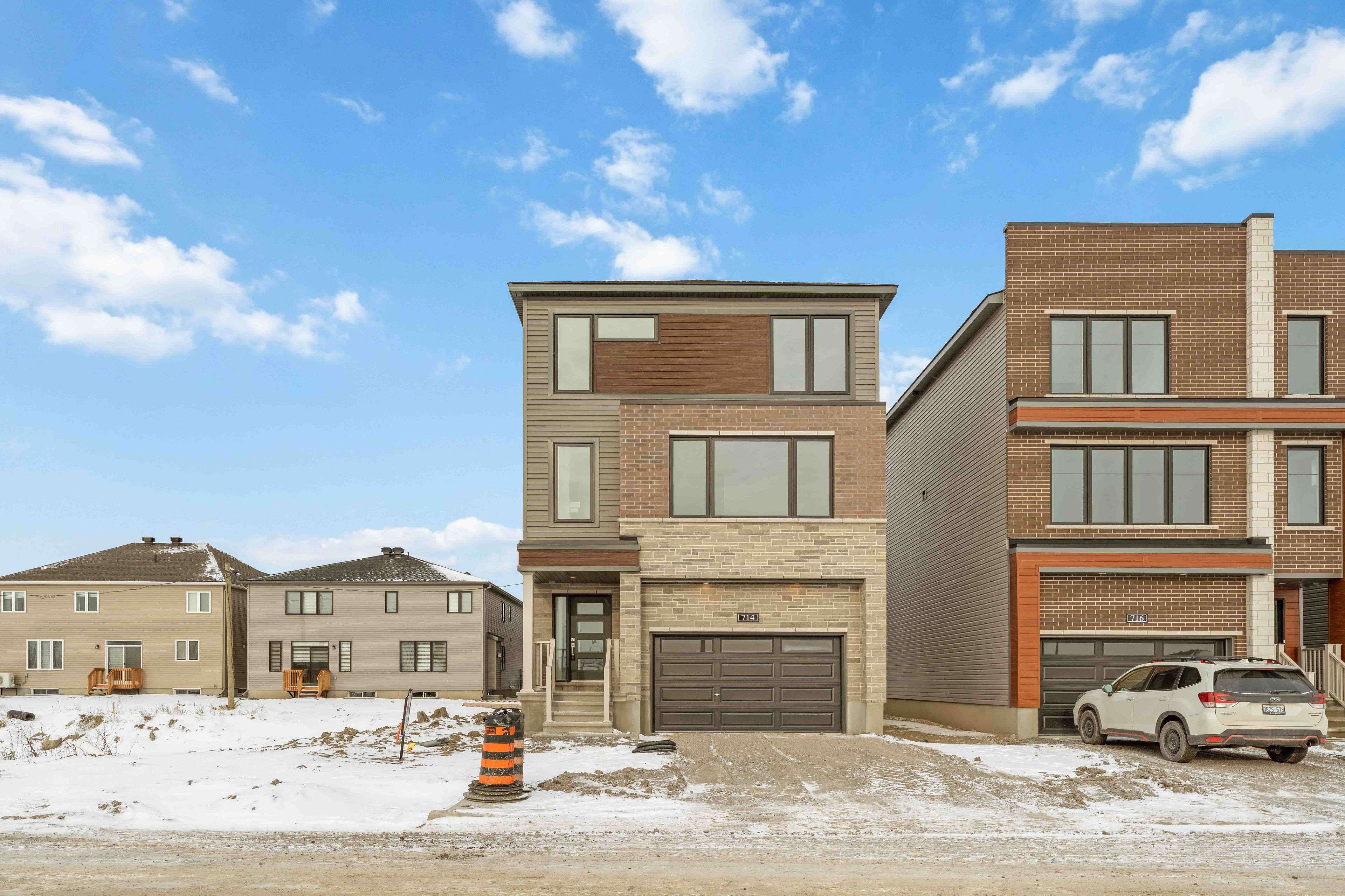 Kanata, ON K2W 0M5,714 Jennie Trout TER