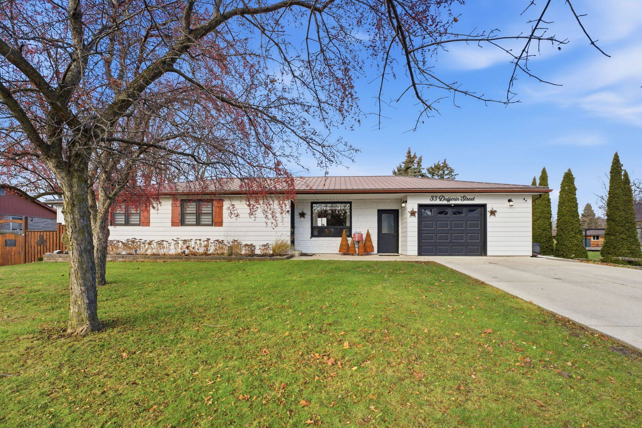 Brant, ON N0E 1A0,33 Dufferin ST