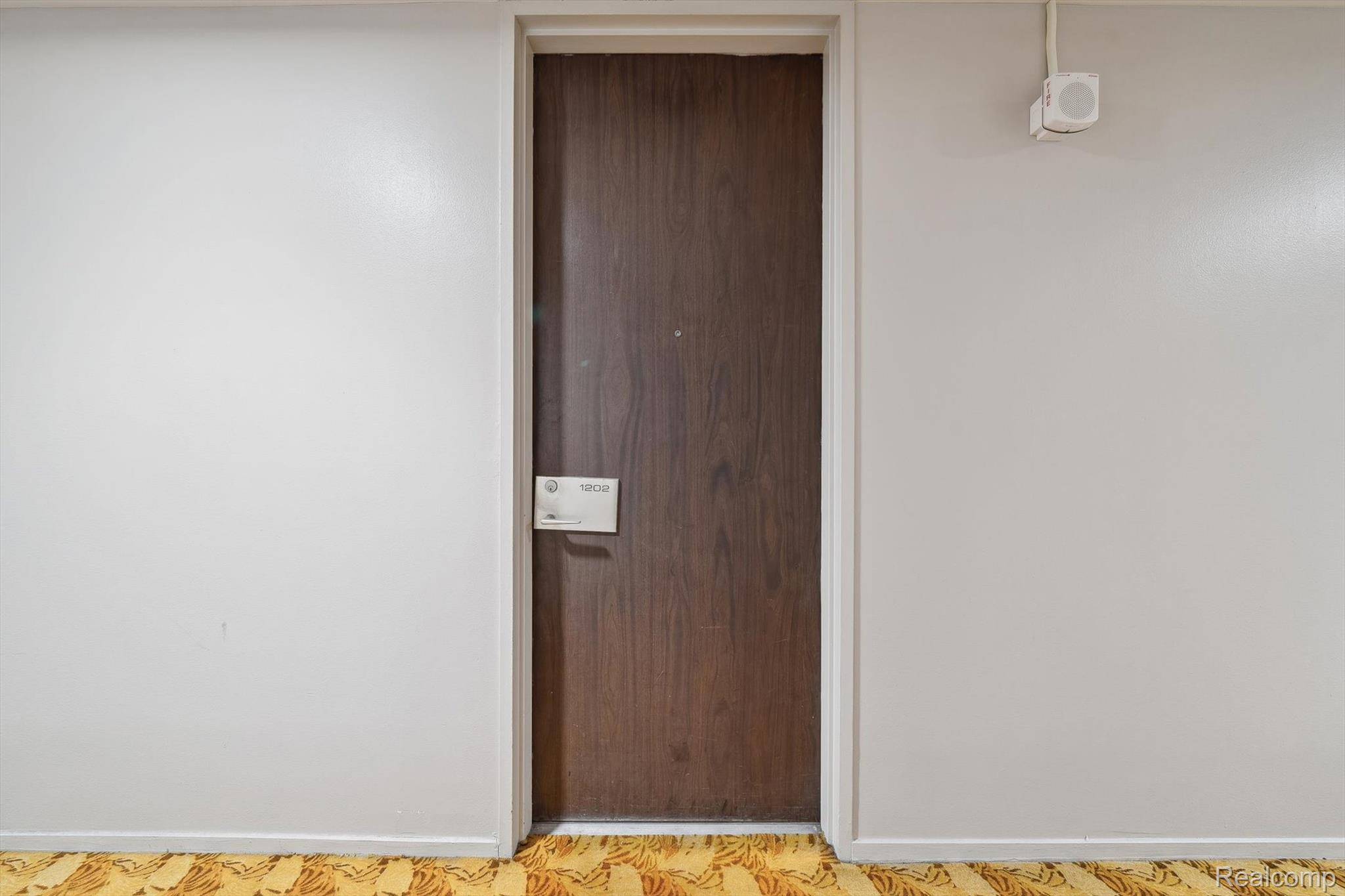 Detroit, MI 48214,8200 E Jefferson ##1202