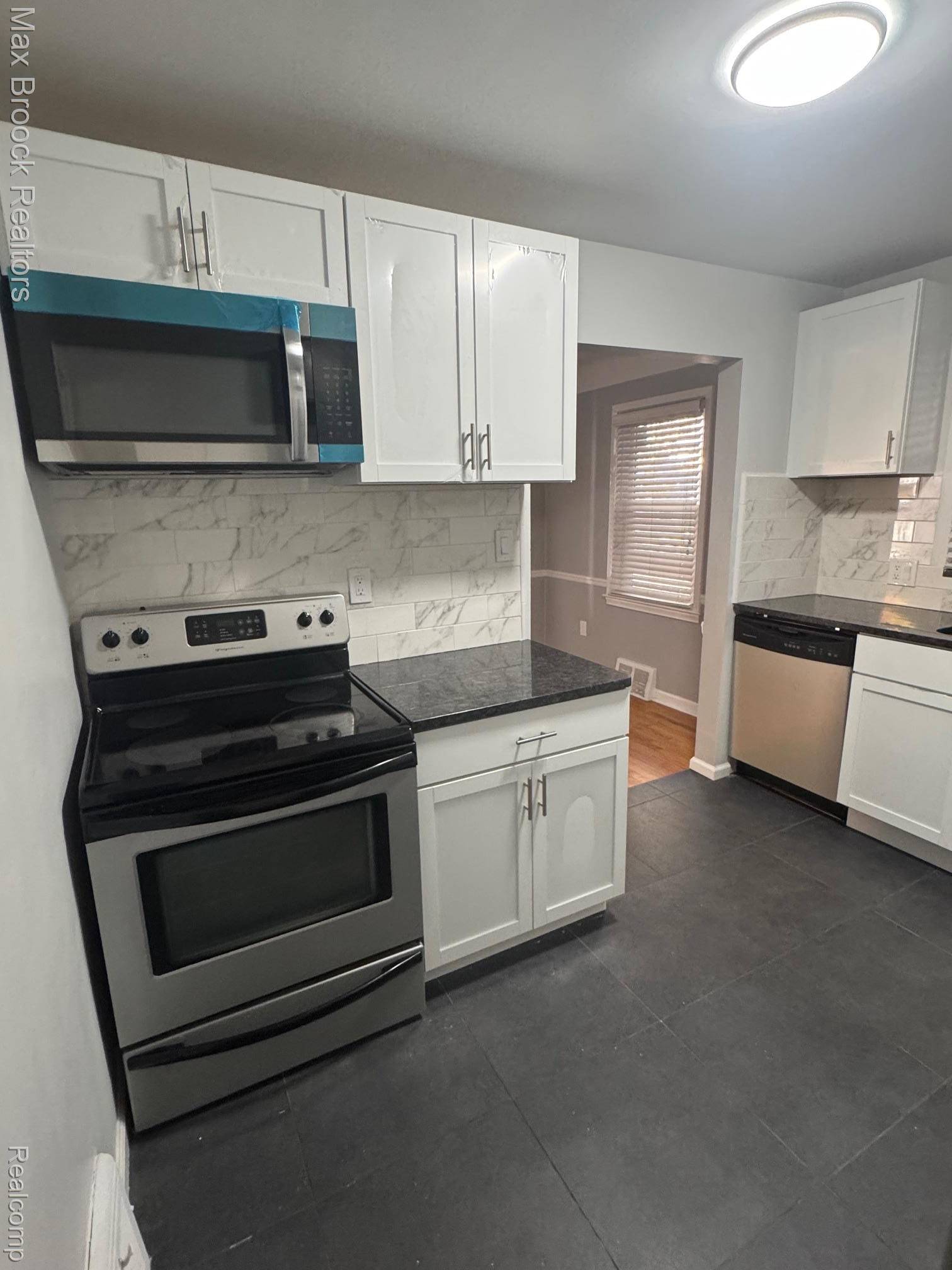 Royal Oak, MI 48067,313 S Dorchester AVE