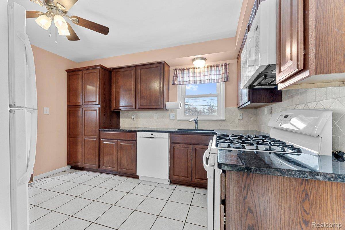 Riverview, MI 48193,12822 Johanna CT