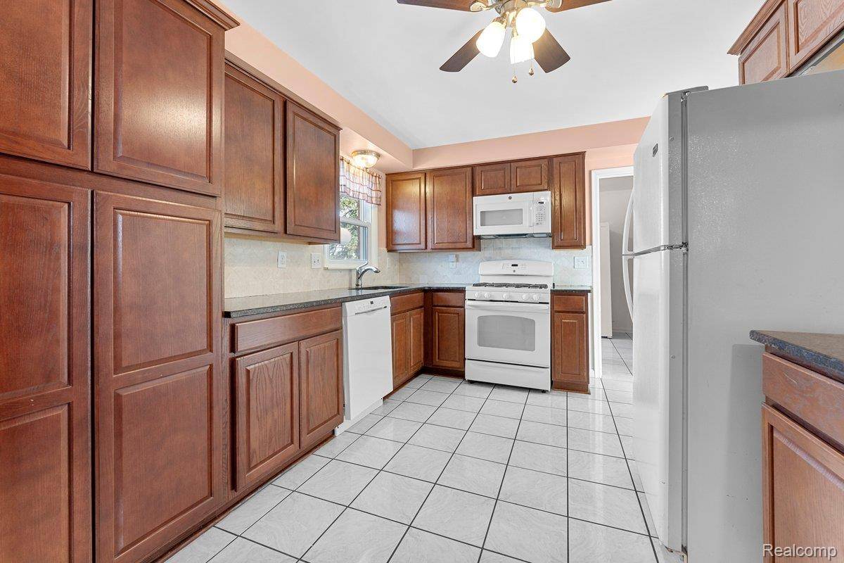 Riverview, MI 48193,12822 Johanna CT