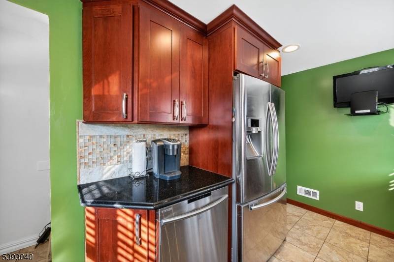 Elmwood Park Boro, NJ 07407,220 Hillman Dr