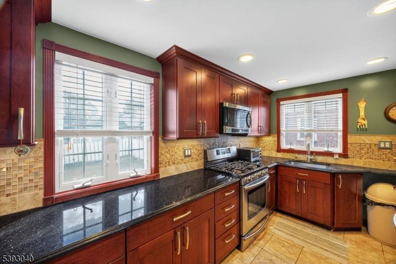 Elmwood Park Boro, NJ 07407,220 Hillman Dr