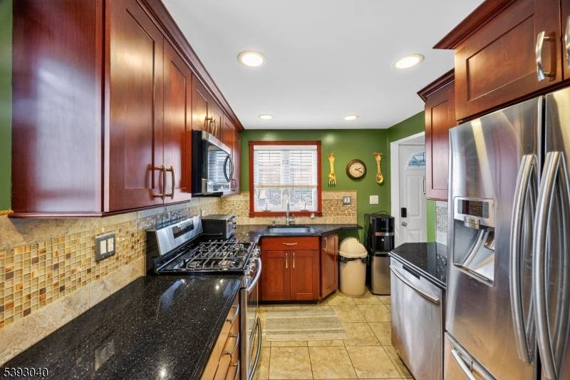 Elmwood Park Boro, NJ 07407,220 Hillman Dr