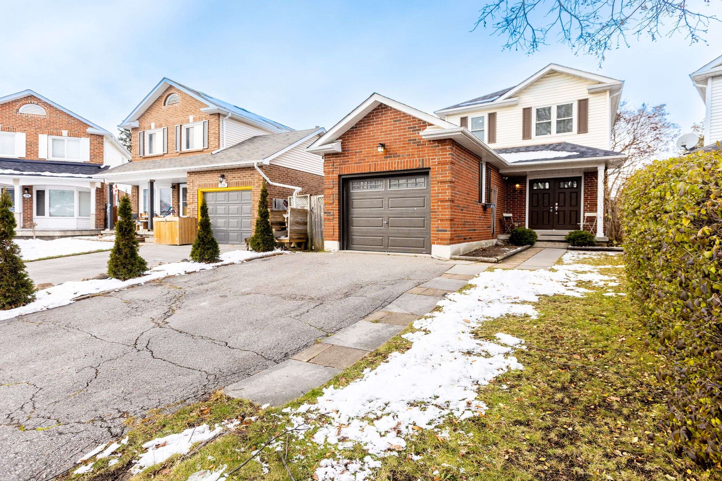 Clarington, ON L1E 1P3,33 Mossgrove CT