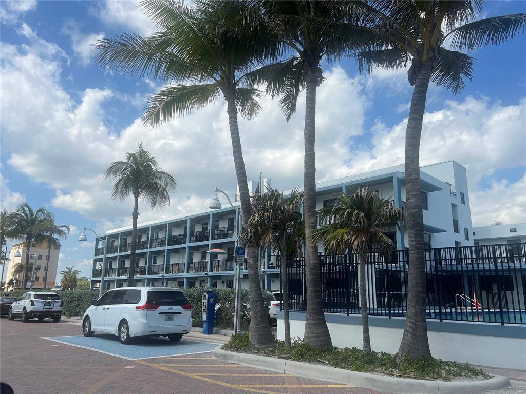 Hollywood, FL 33019,321 WILSON ST #204A