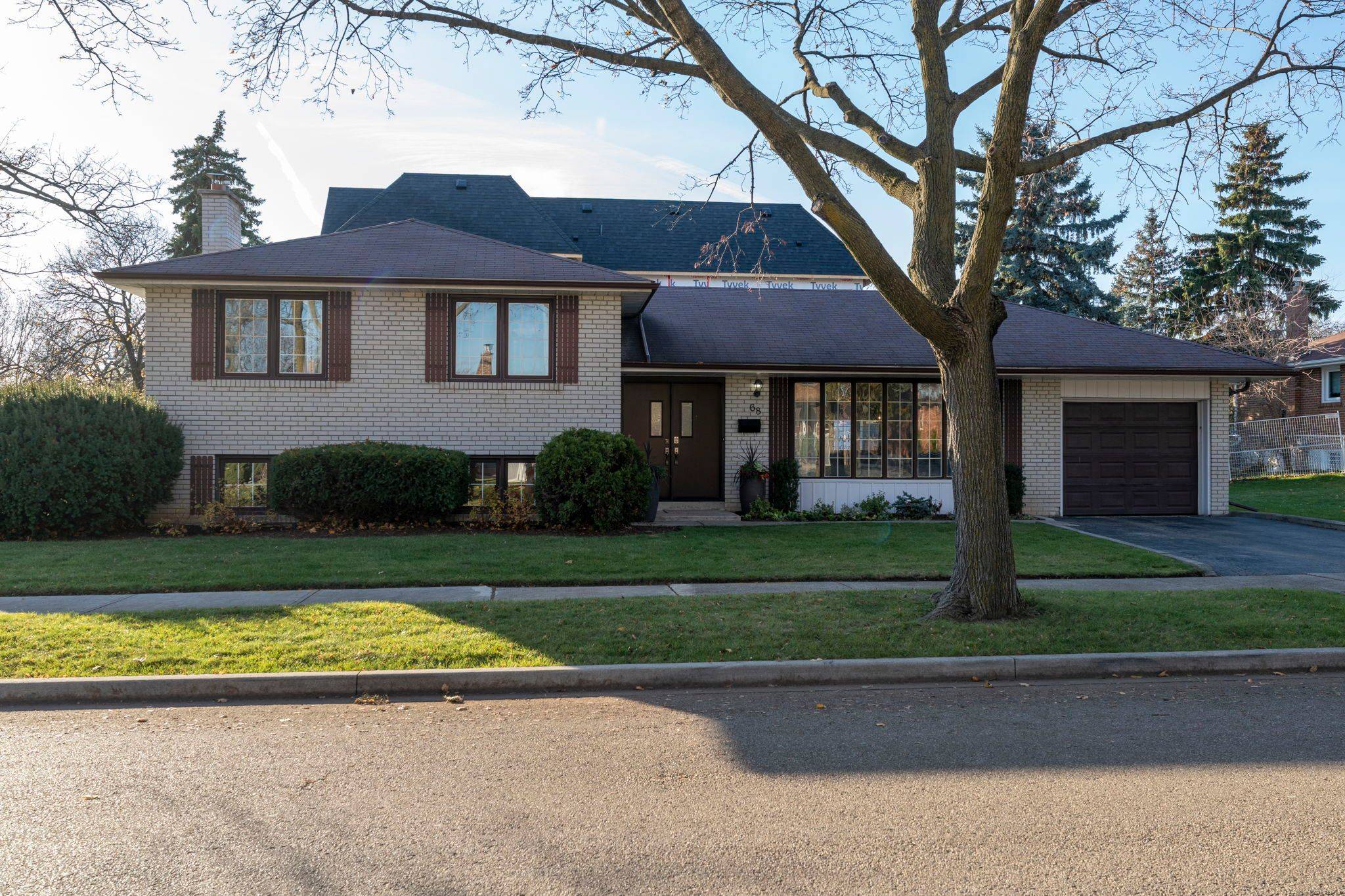 Toronto W09, ON M9R 3J7,68 Brampton RD