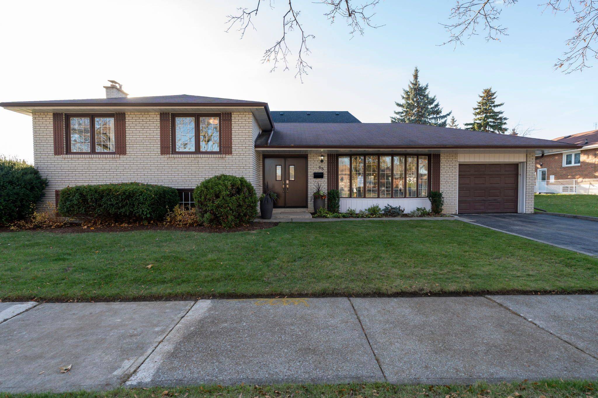 Toronto W09, ON M9R 3J7,68 Brampton RD