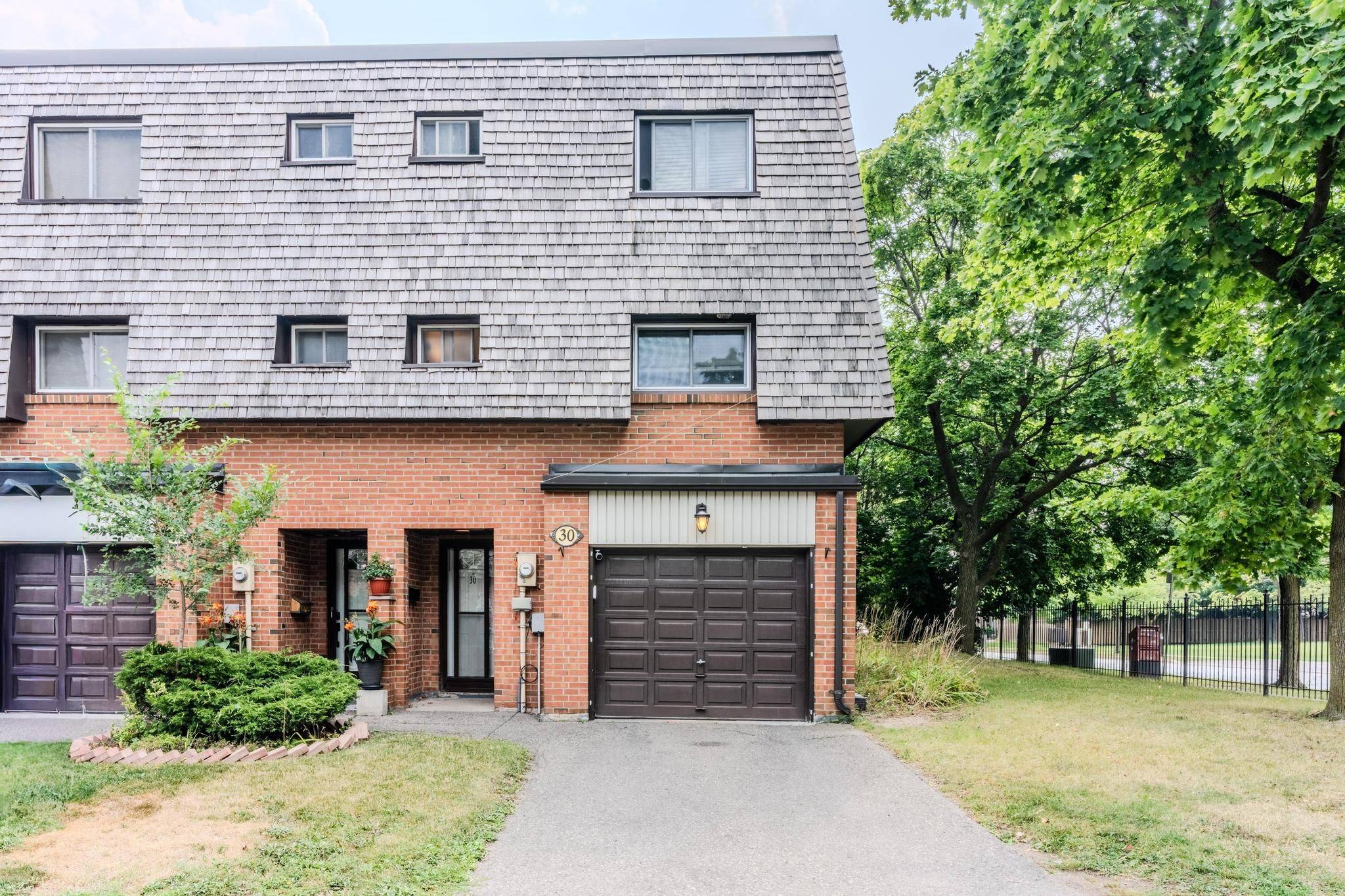 Brampton, ON L6T 2A3,30 Briar PATH