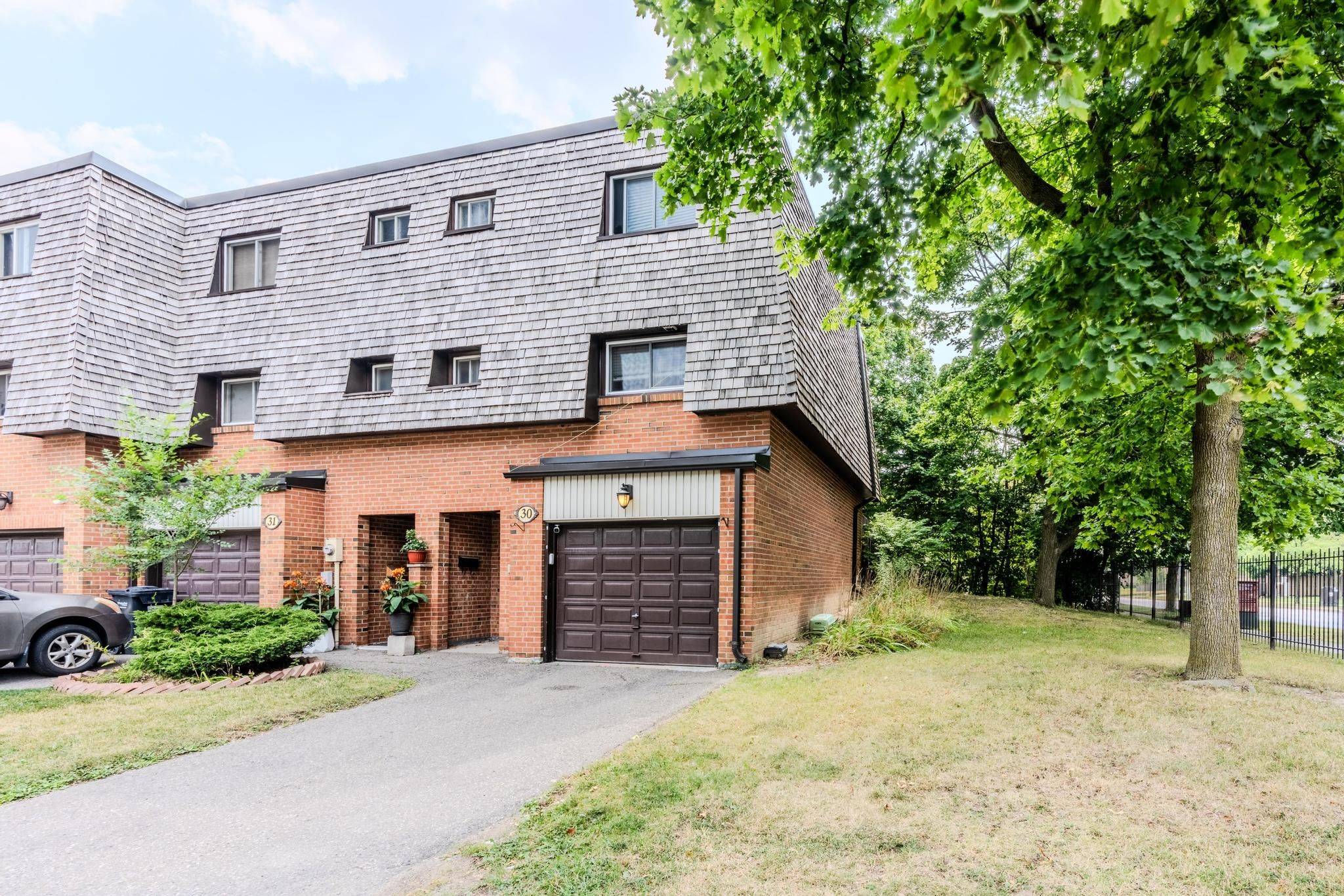 Brampton, ON L6T 2A3,30 Briar PATH