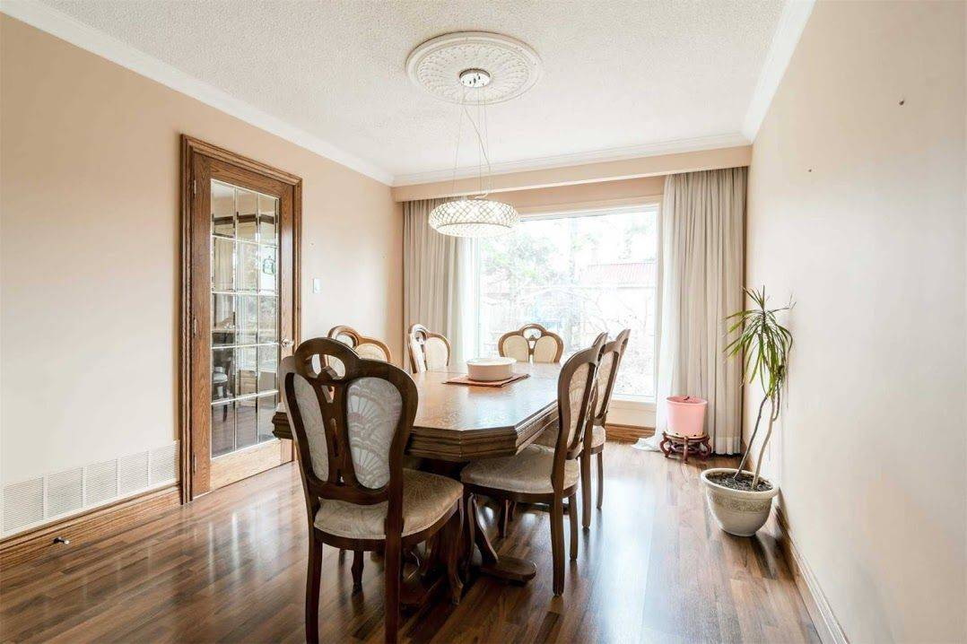 Brampton, ON L6S 2Z9,7 Mackay ST N #Upper