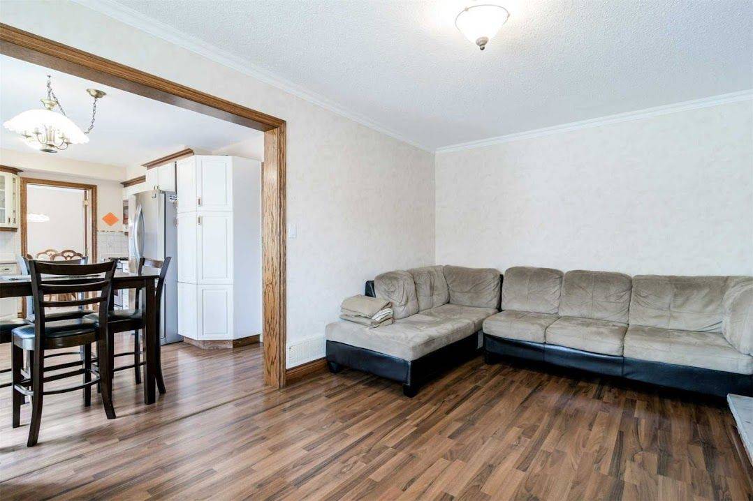 Brampton, ON L6S 2Z9,7 Mackay ST N #Upper