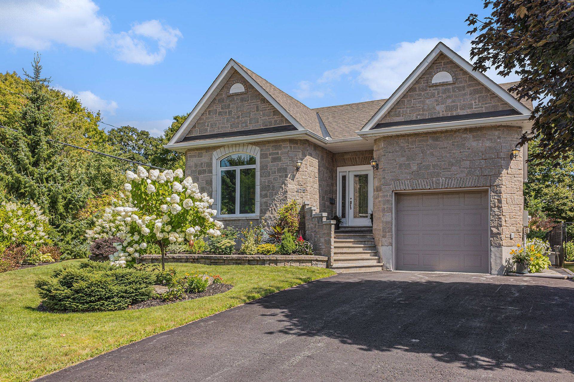 Carleton Place, ON K7C 4V8,475 MOFFATT ST