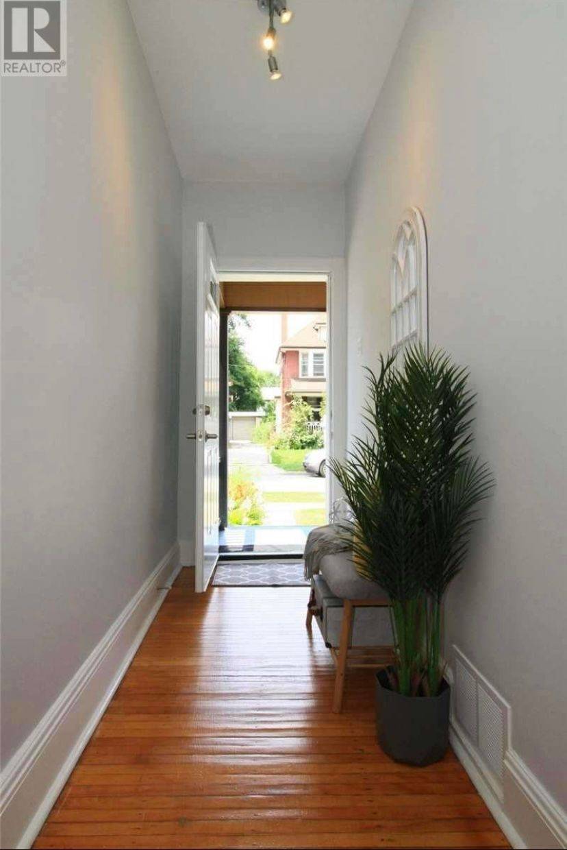 Hamilton, ON L8M 2Z6,205 Prospect ST S