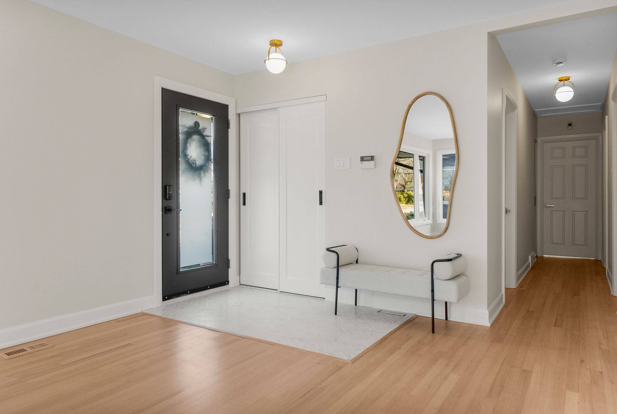 Elmvale Acres And Area, ON K1G 2S9,942 Elsett DR