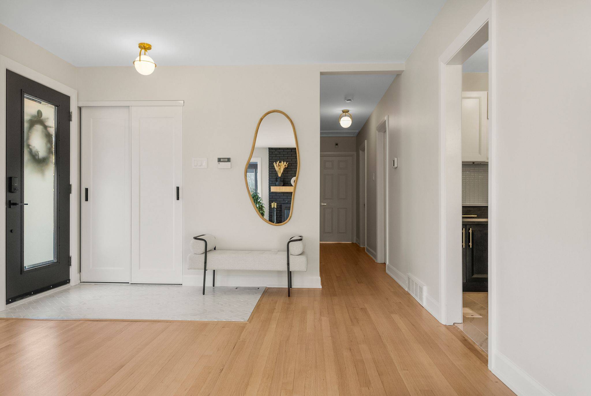 Elmvale Acres And Area, ON K1G 2S9,942 Elsett DR