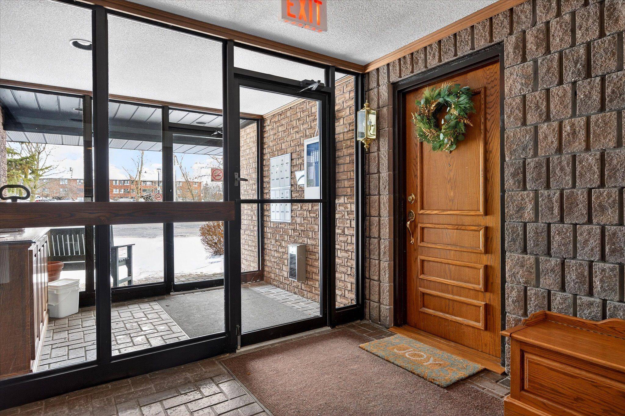 Peterborough, ON K9H 7L5,615 Whitaker ST #8