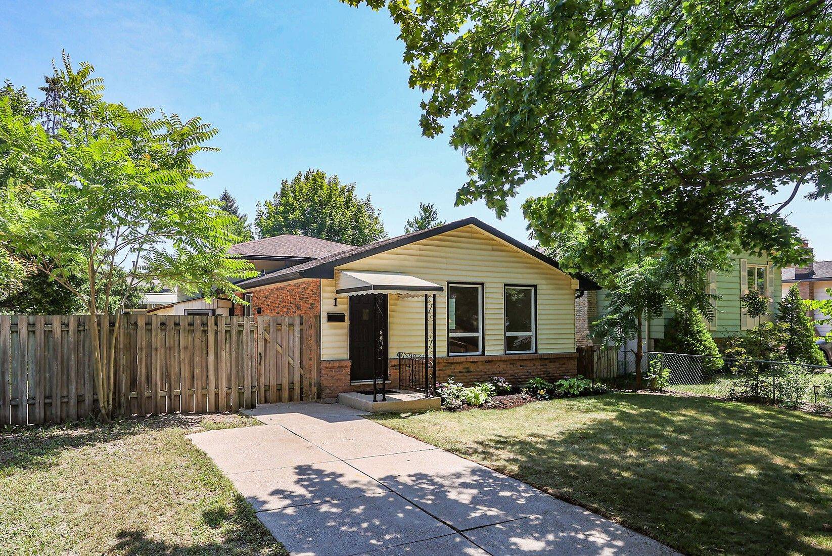 St. Catharines, ON L2M 7A2,1 Rainbow DR