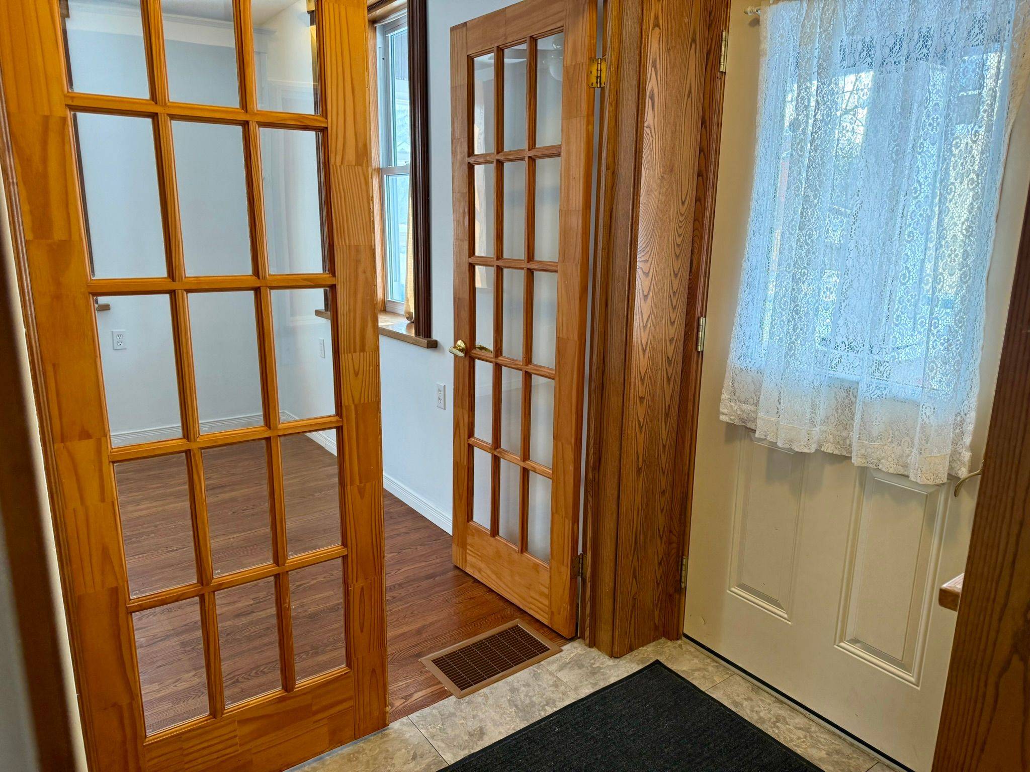 Hanover, ON N4N 1S5,378 11th ST