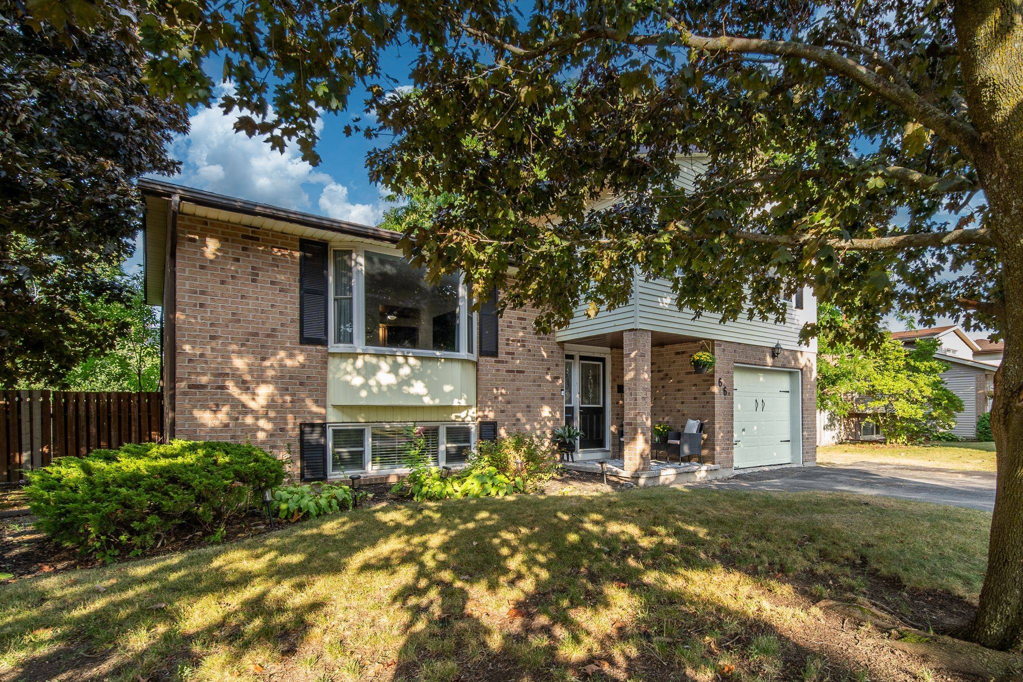 Loyalist, ON K7N 1X1,66 Nicholson CRES