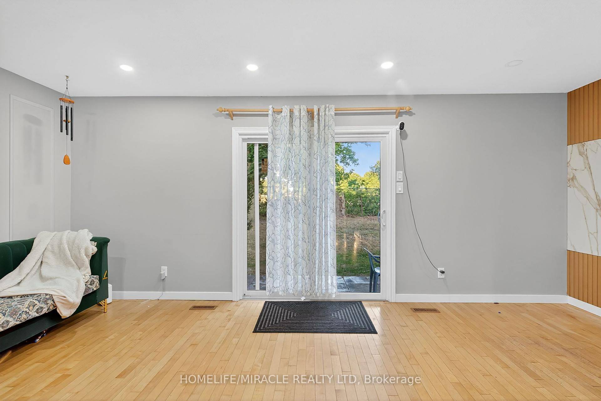 London East, ON N5Y 5E5,1318 Highbury AVE #28