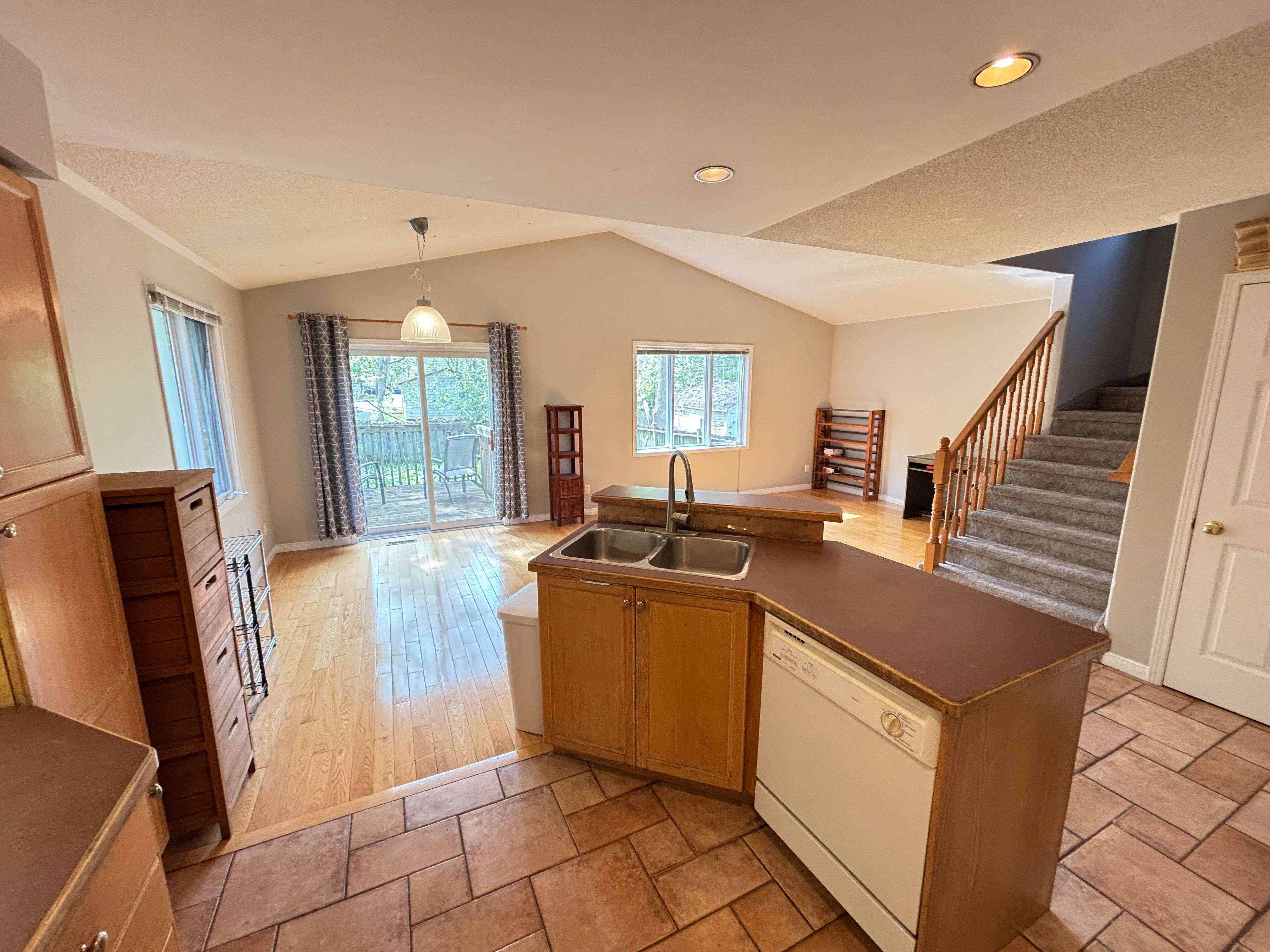 Kingston, ON K7L 3X1,160 Nelson ST