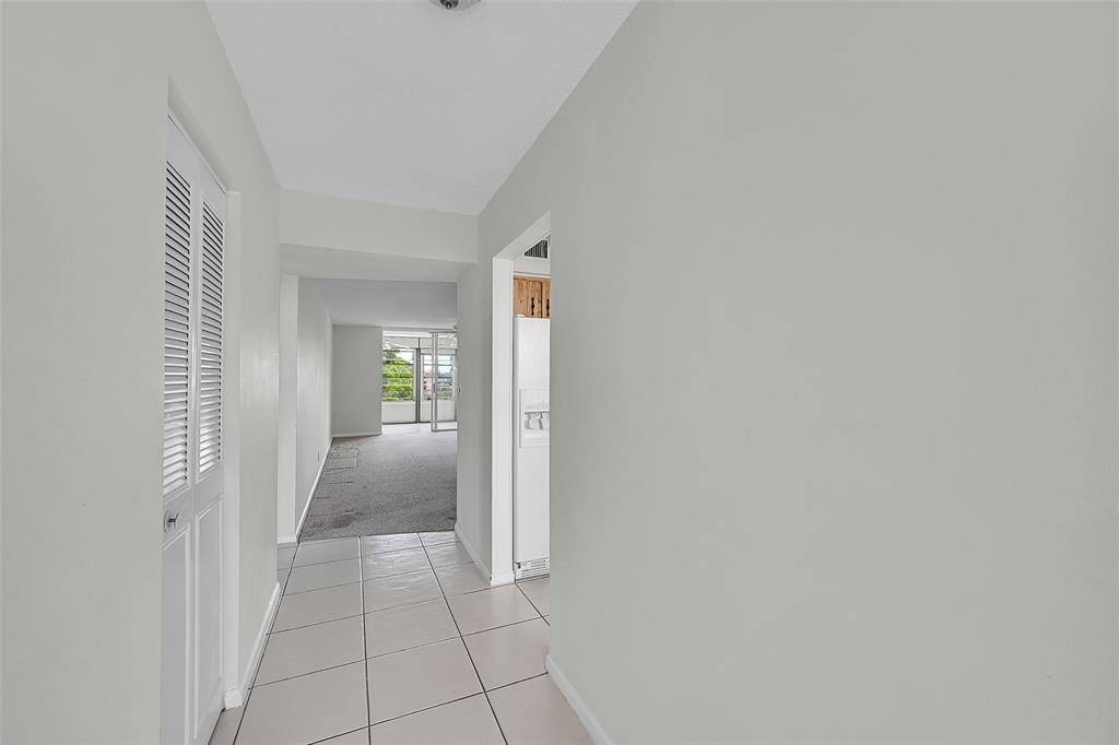 Margate, FL 33063,7210 Lake Circle Dr #401