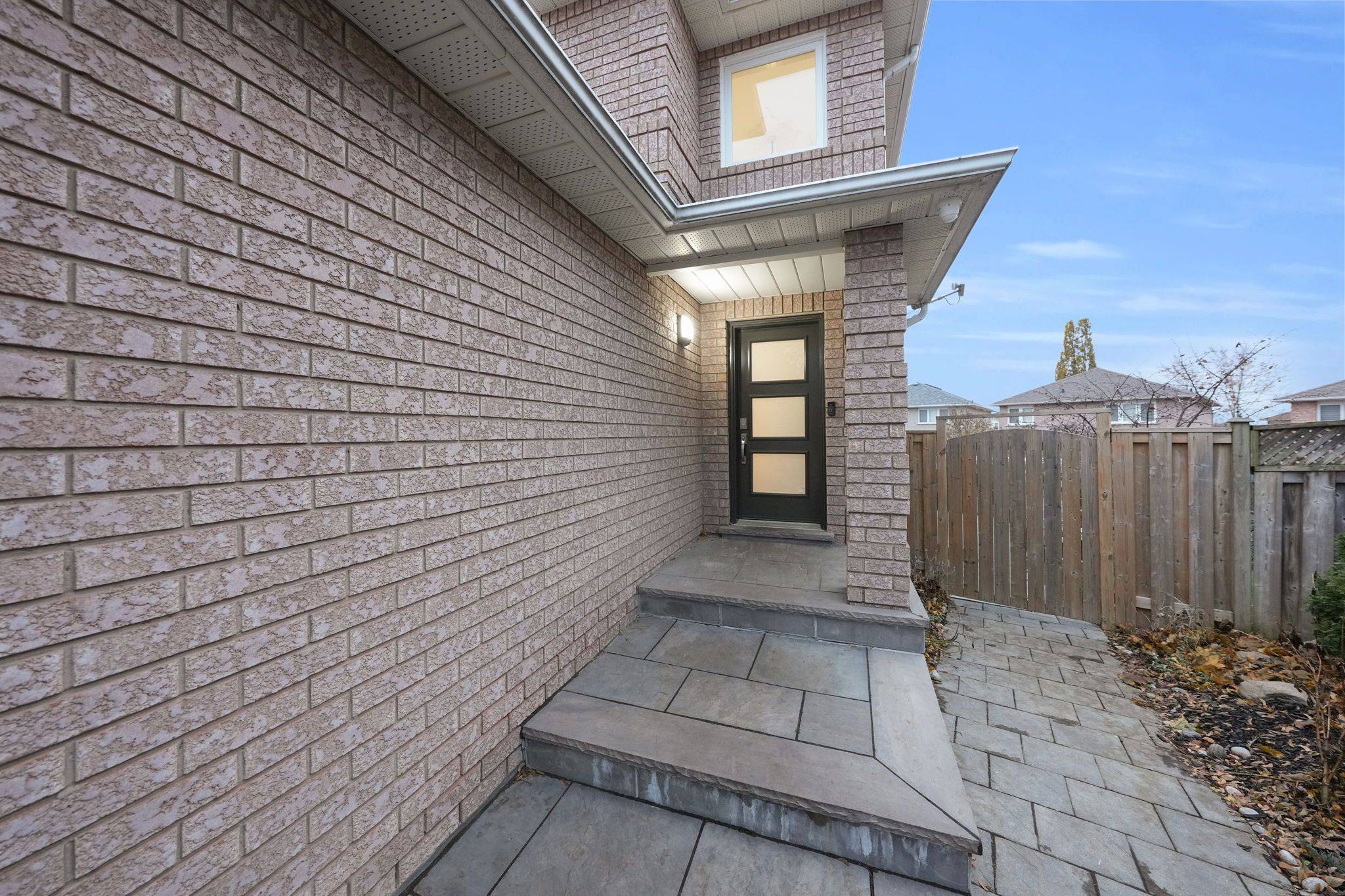 Vaughan, ON L6A 2X2,33 Topaz CT