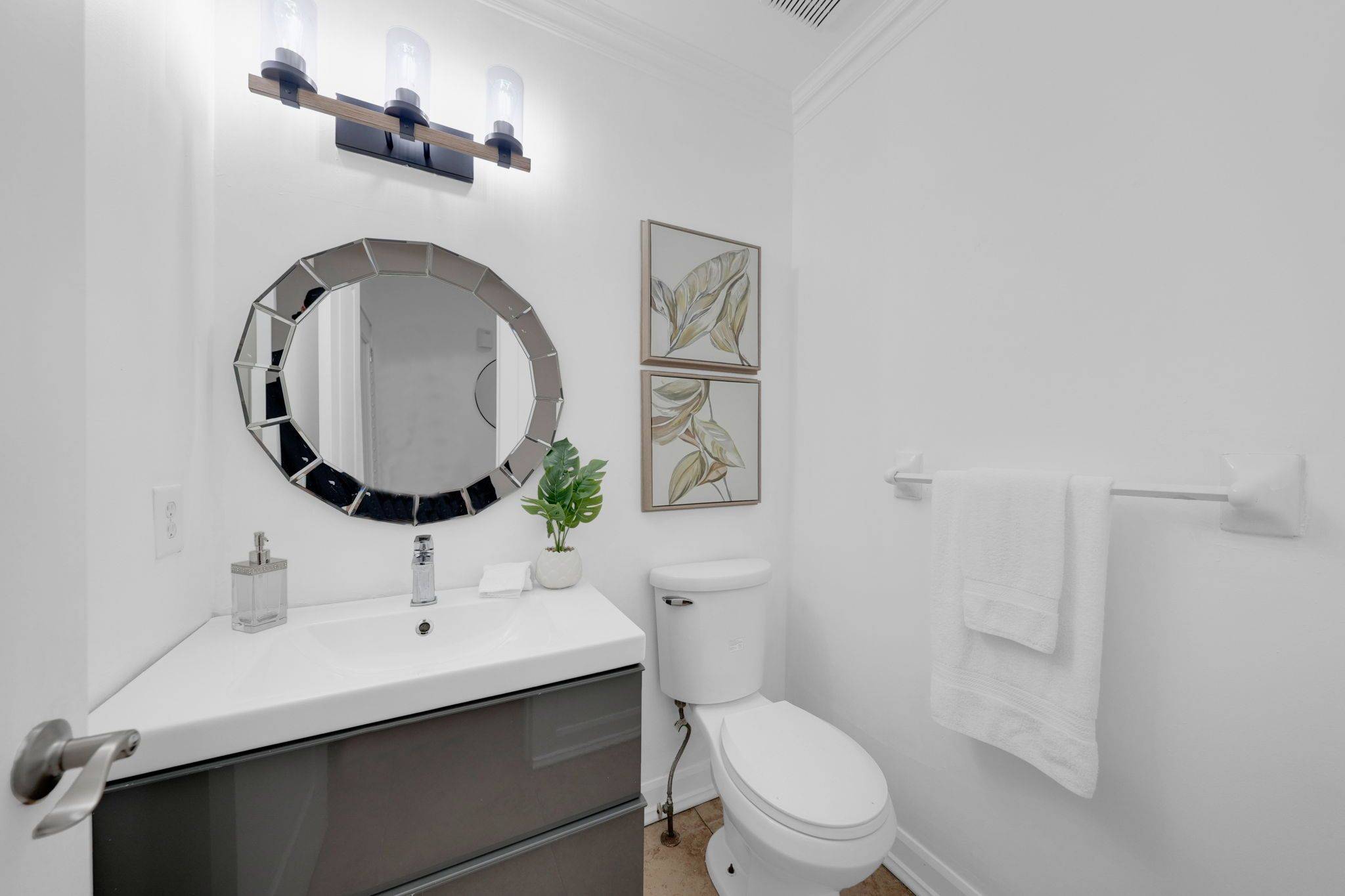 Vaughan, ON L6A 2X2,33 Topaz CT