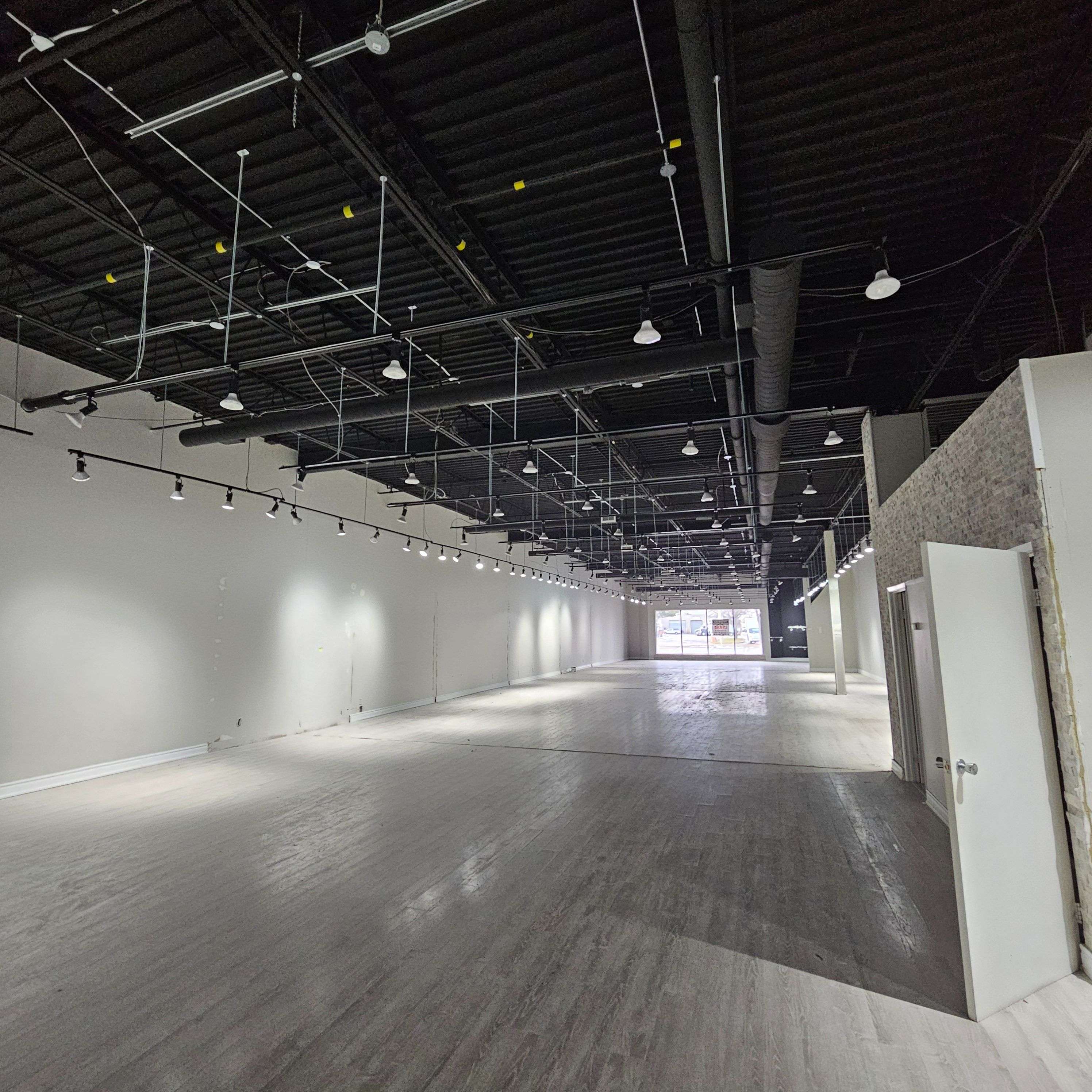 Mississauga, ON L4W 1K8,1272 Eglinton AVE E